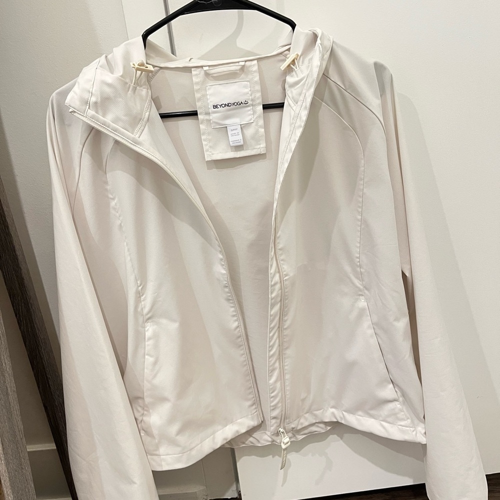 Beyond Yoga Cross Country Packable Jacket